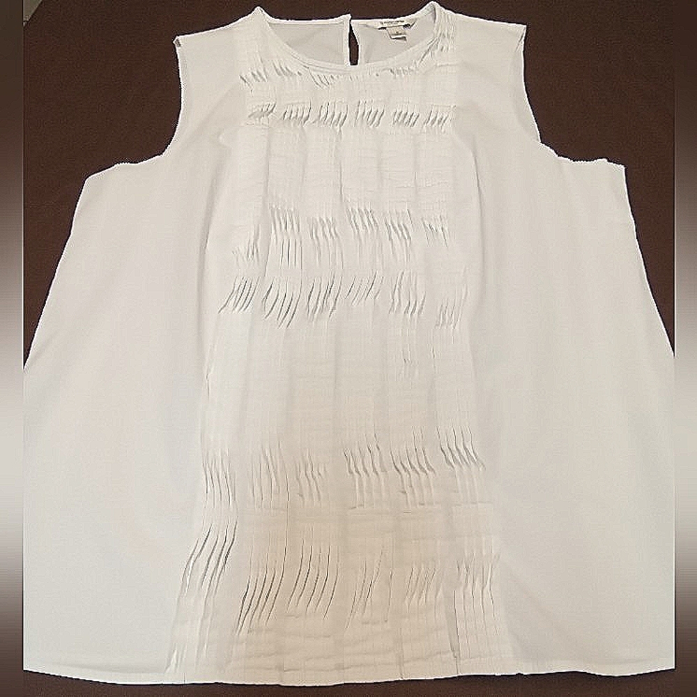 SLEEVELESS TUXEDO BLOUSE | LIZ CLAIBORNE